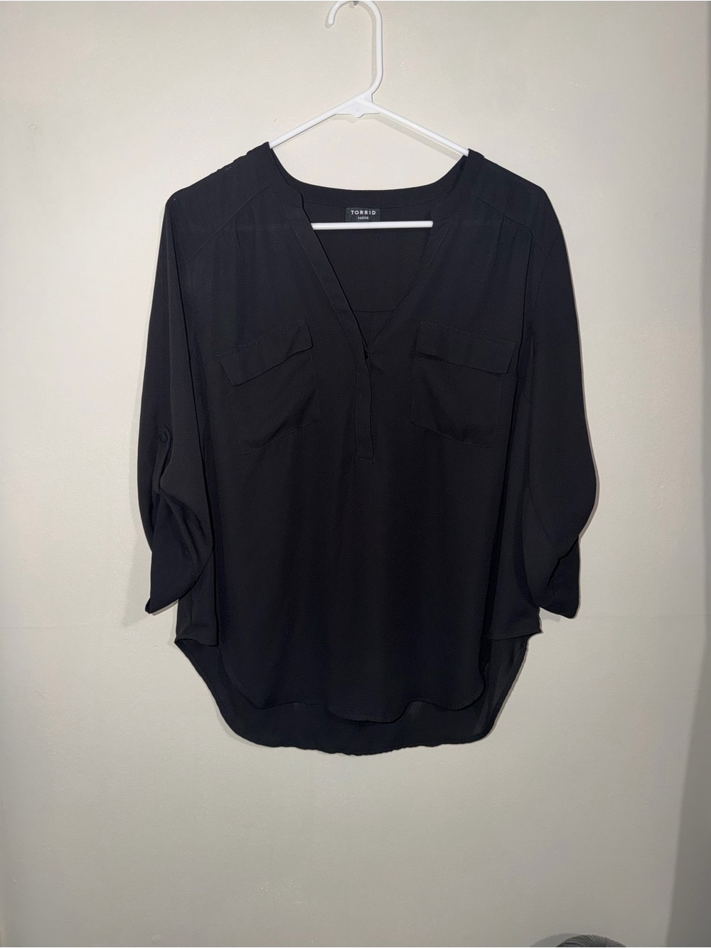Torrid Size 00 Black Harper Pullover Blouse Roll Tab Sleeve